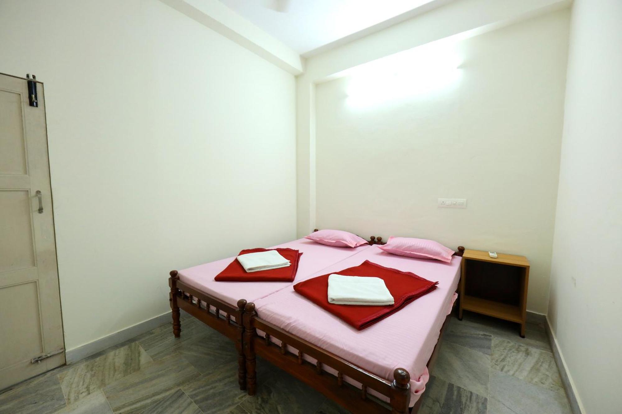מלון Chottanikara Temple View Residency מראה חיצוני תמונה